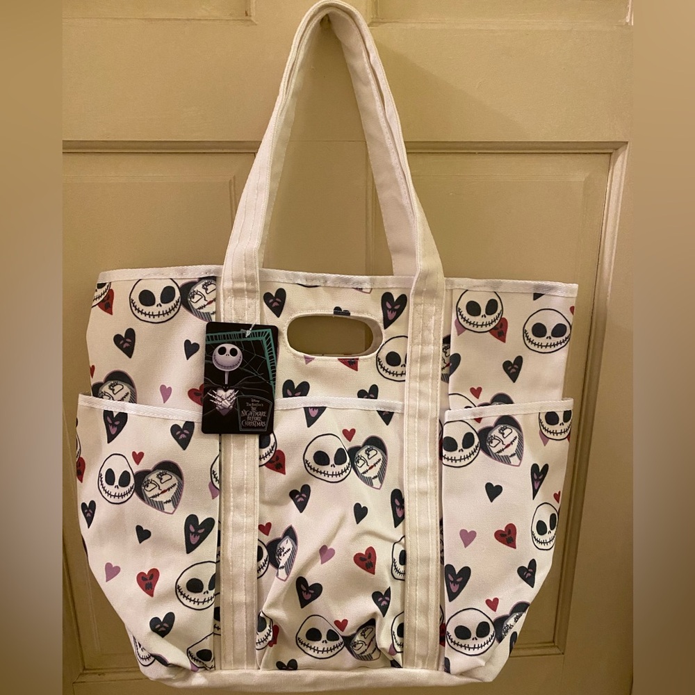 NWT White Tote Bag with Skull and Heart Design